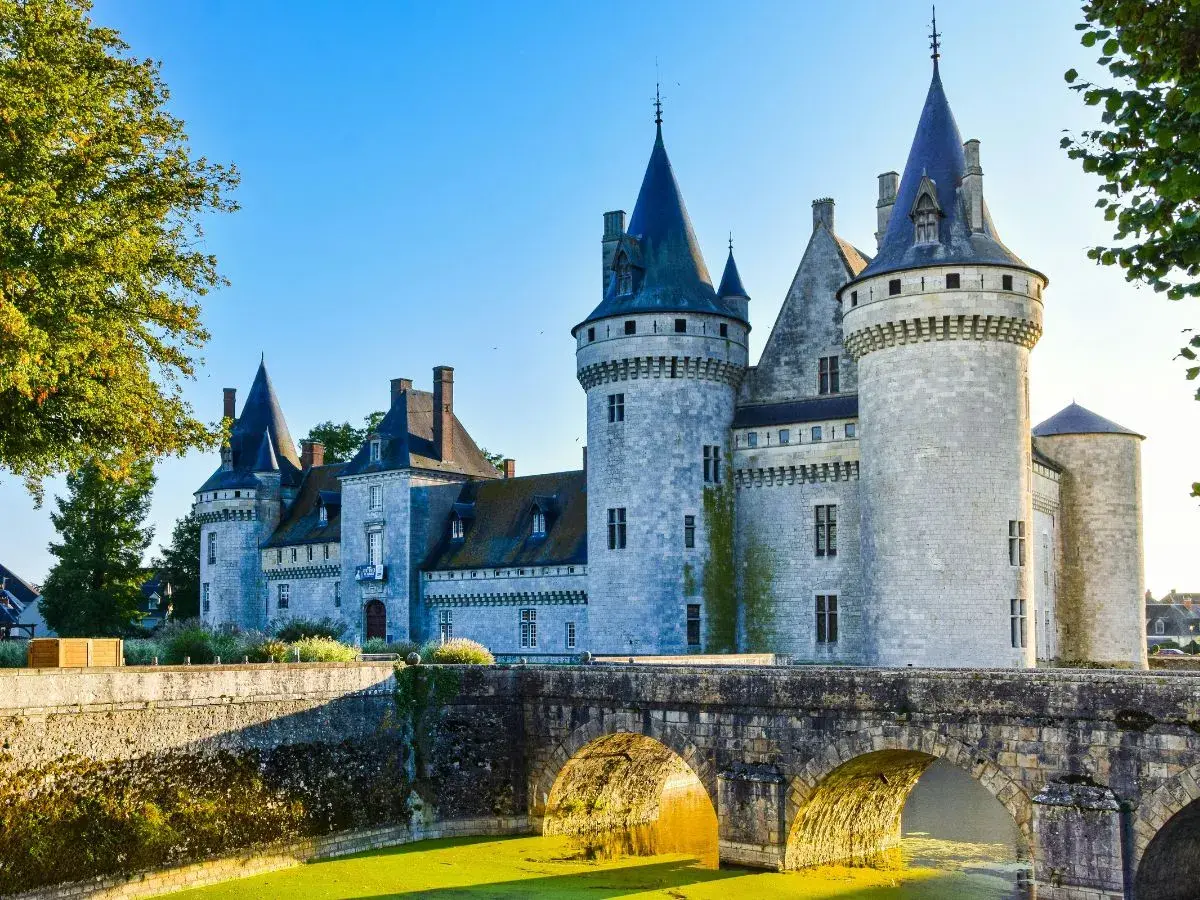 Chateau sully webp chateaux de la loire